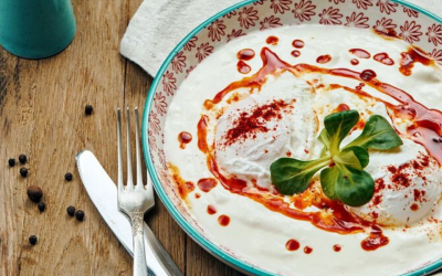 Турски појадок: Рецепт за јајца во јогурт