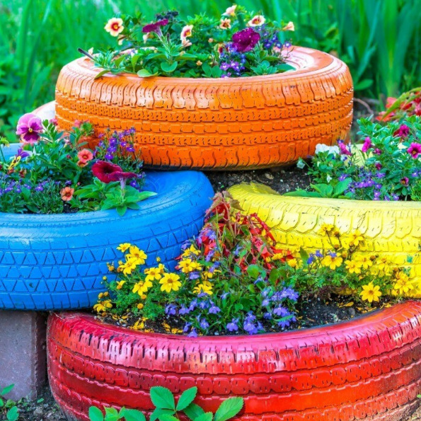Луѓето ги претвораат старите гуми во бајковити градини кои изгледаат прекрасно