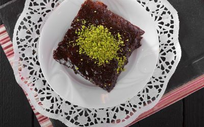 Грчки колач: Чоколадни коцки со ф’стаци