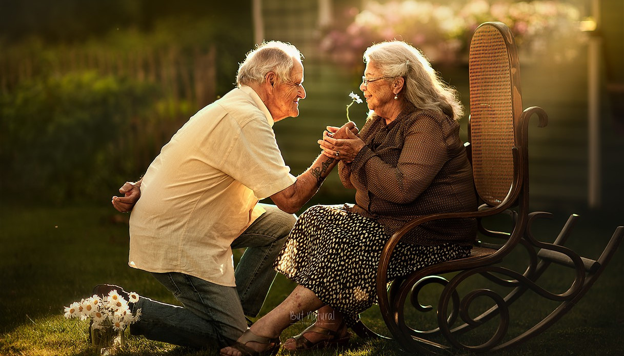 Фотографии од постари заљубени парови кои ќе ве разнежнат