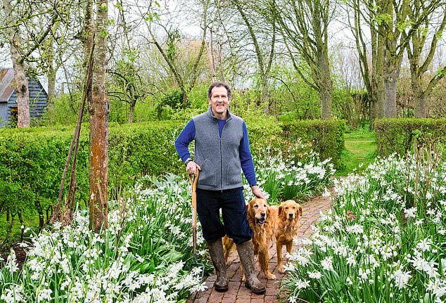 Британскиот водител Монти Дон зборува за влијанието на градинарството врз менталното здравје