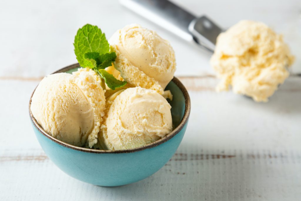 Летно освежување: Лесен рецепт за сладолед со вкус на ванила