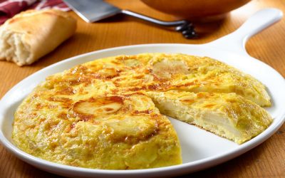 Шпански омлет: Рецепт за вкусен доручек со компир и јајца