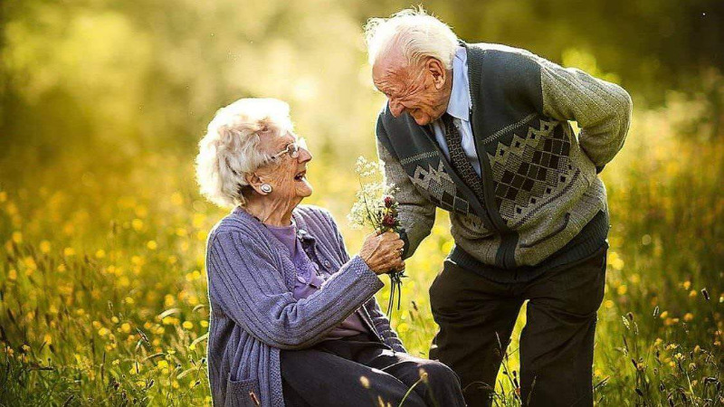 Фотографии од постари заљубени парови кои ќе ве разнежнат