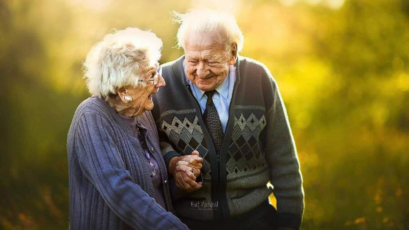 Фотографии од постари заљубени парови кои ќе ве разнежнат