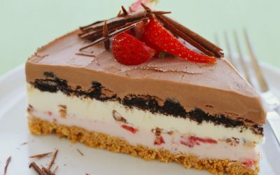Без печење: Брз рецепт за торта со омилениот сладолед