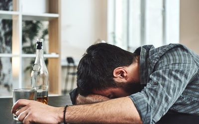 10 начини како да се заштитите себеси ако живеете со родител или сопруг алкохоличар