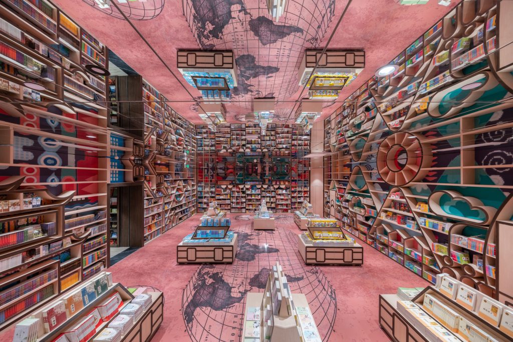 Патувајте низ магичниот тунел од книги во оваа книжарница во Пекинг во која навистина ќе се вљубите