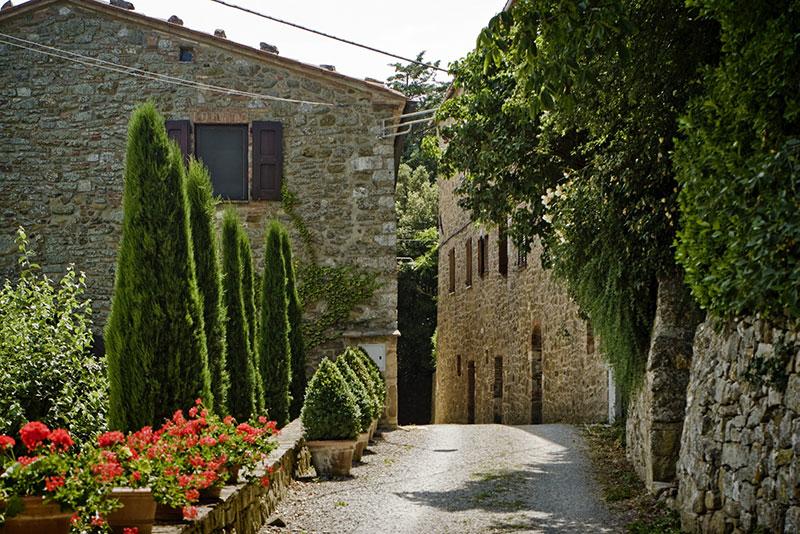Кога се цени традицијата: 15 години реконструкција на едно напуштено средновековно село во Тоскана