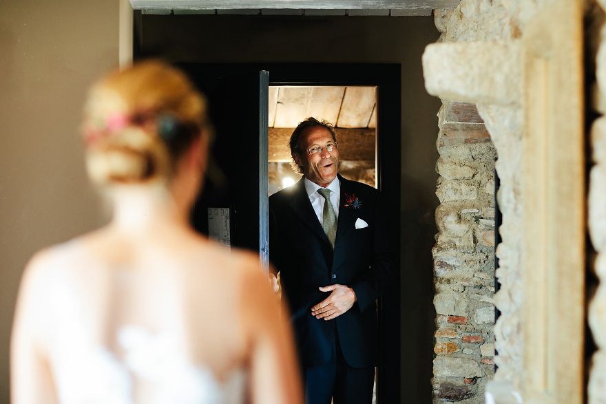 Нераскинливата врска помеѓу таткото и ќерката прикажана преку свадбени фотографии