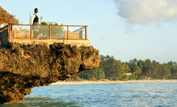 Рибен ресторан на карпа во средината на Индискиот Океан