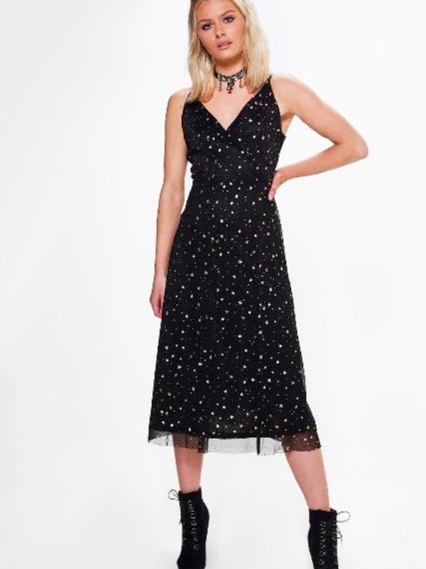 Неодоливи и модерни фустани украсени со ѕвездички