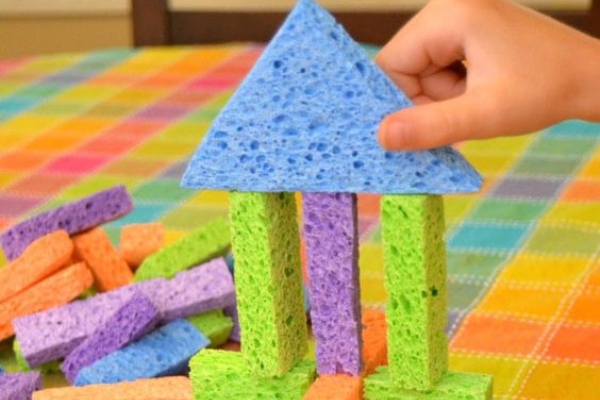 Како да направите интересни играчки од сунѓер за вашите деца?