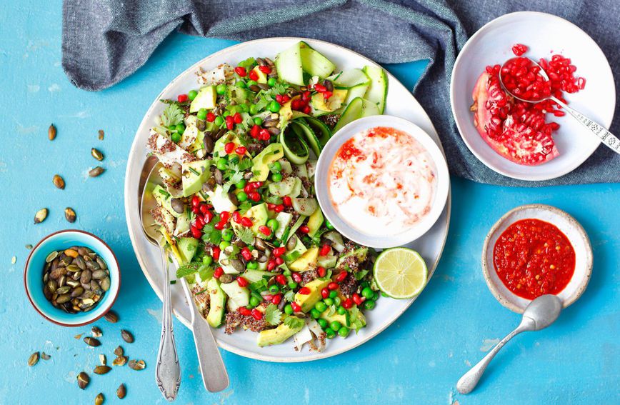 Без јаглехидрати: Рецепт за освежувачка салата со тиквички и сирење