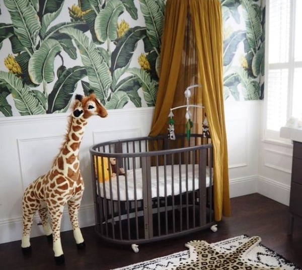 Како да ја уредите собата за вашето бебе во тропски стил?