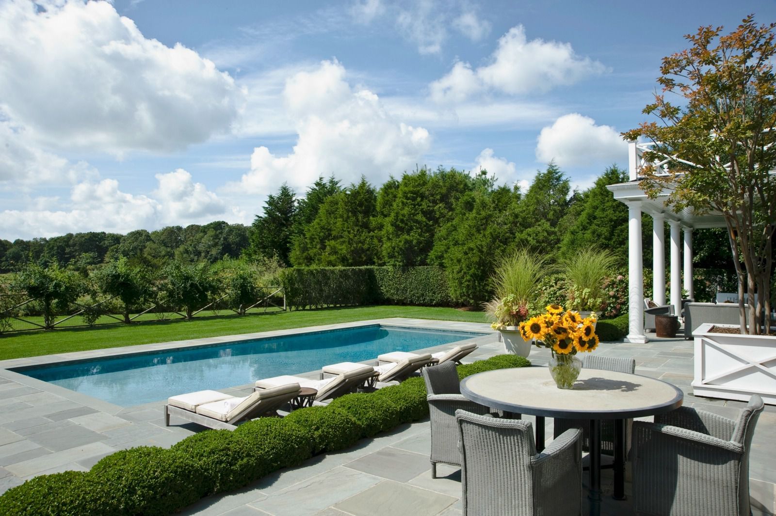  10 прекрасни базени кои сигурно ќе сакате да ги имате во вашиот двор