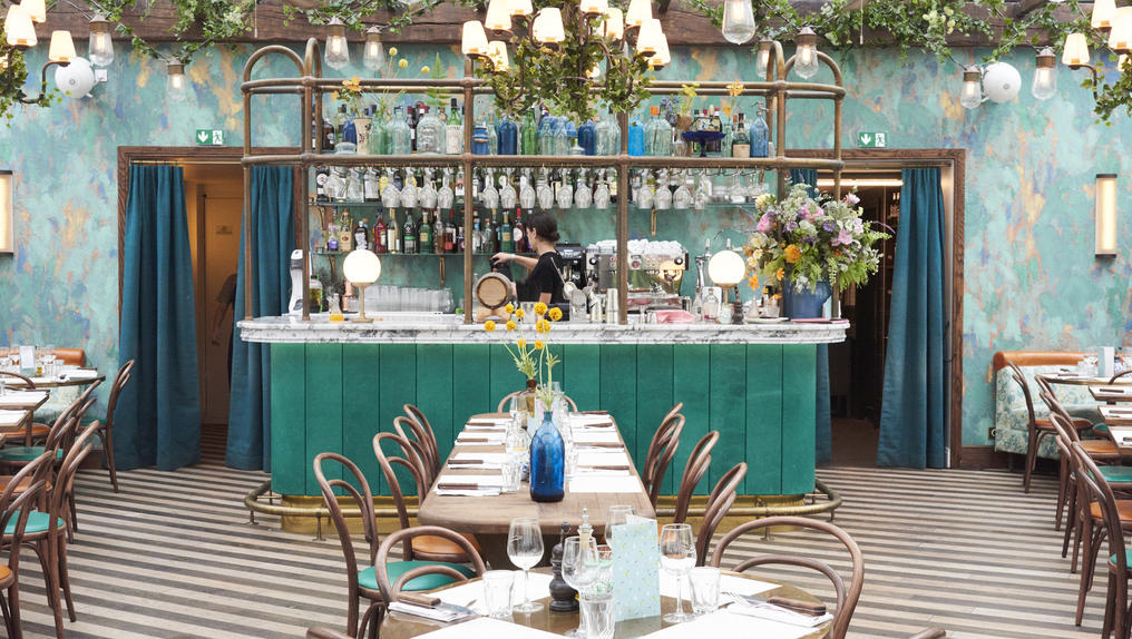 Ресторан со прекрасен поглед и ентериер кој воодушевува