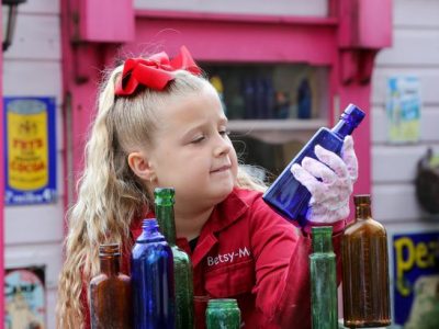 7-годишно девојче започнало свој бизнис со стари шишиња што ги собира секојдневно