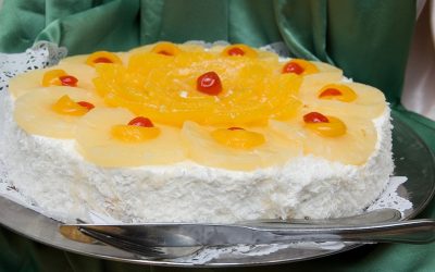 Торта „Тропикана“ - освежувачки десерт со ананас, кокос и ореви