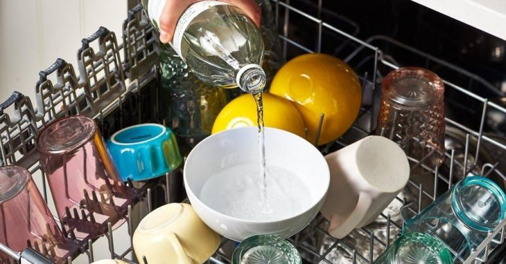 Еве зошто треба да ставите сад со оцет во машината за миење садови