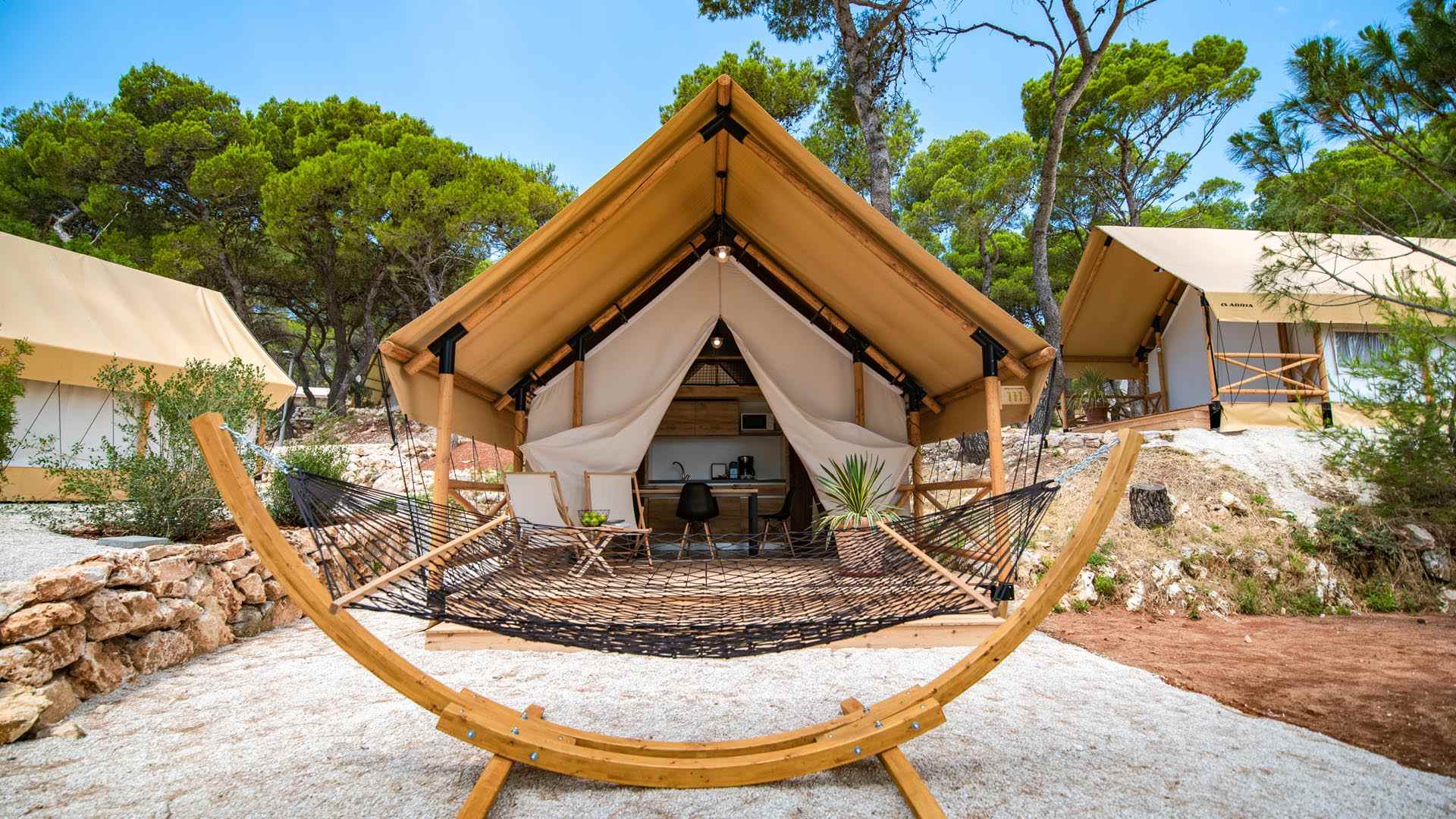 „Glamping“ со поглед на море е совршен избор за есенски одмор