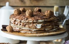 Рецепт за палачинки со ладен прелив од кафе и вкус на бадем