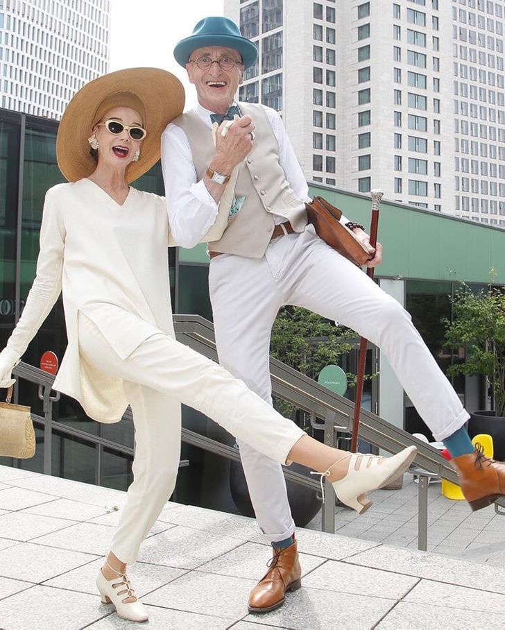 Маж и жена од Германија се облекуваат толку модерно, што изгледаат како да се подготвени за прием кај кралицата