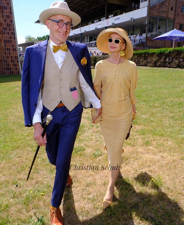 Маж и жена од Германија се облекуваат толку модерно, што изгледаат како да се подготвени за прием кај кралицата