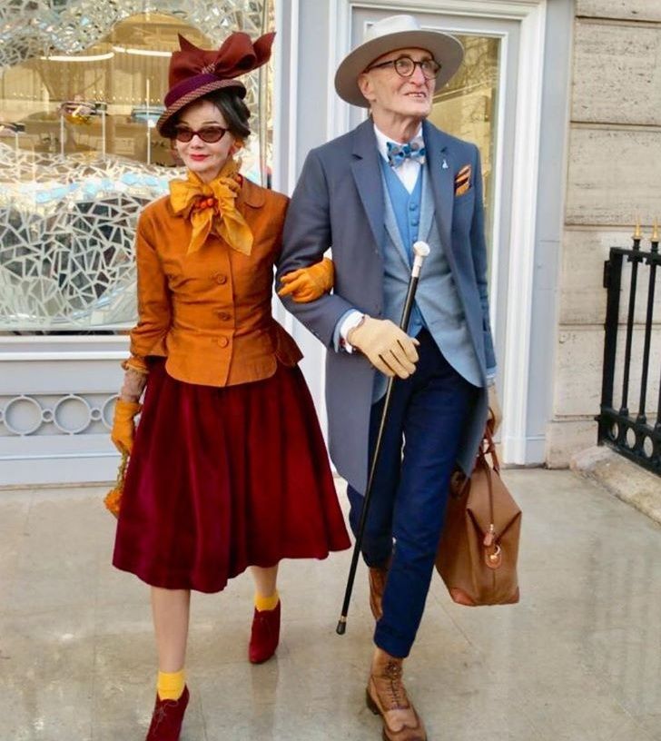 Маж и жена од Германија се облекуваат толку модерно, што изгледаат како да се подготвени за прием кај кралицата