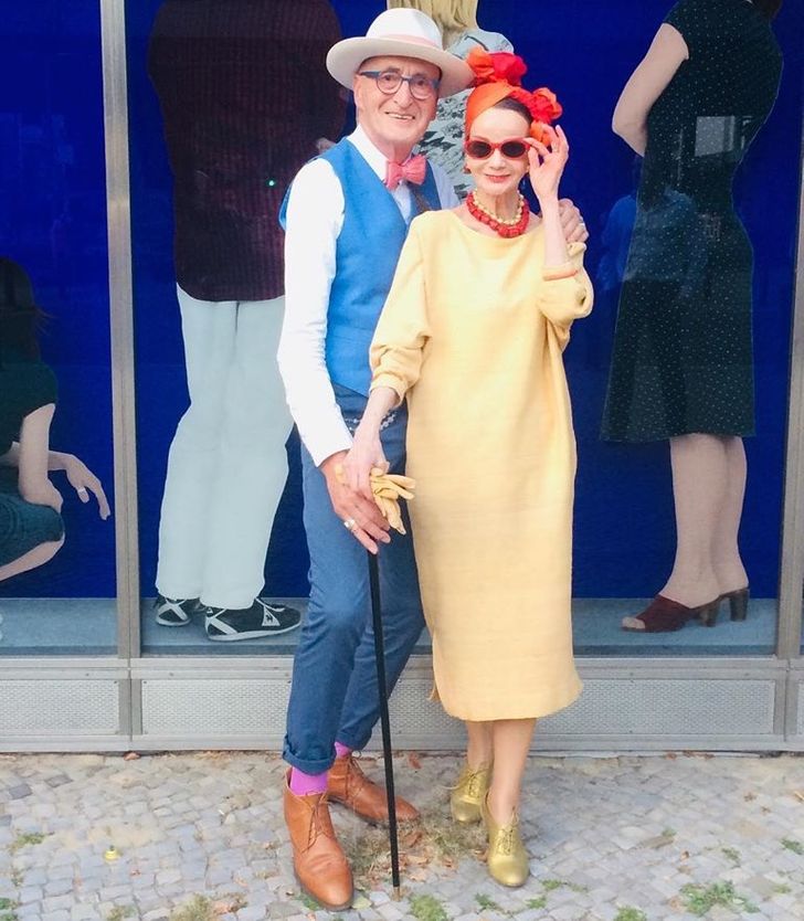 Маж и жена од Германија се облекуваат толку модерно, што изгледаат како да се подготвени за прием кај кралицата