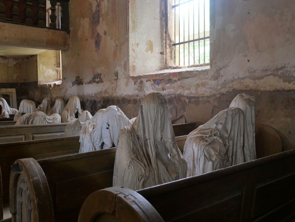 Оваа напуштена црква каде што сите виделе духови крие моќна порака