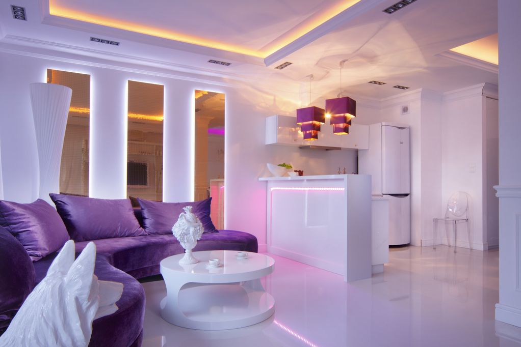Прекрасно уреден стан во кој ќе се вљубат љубителите на виолетовата боја