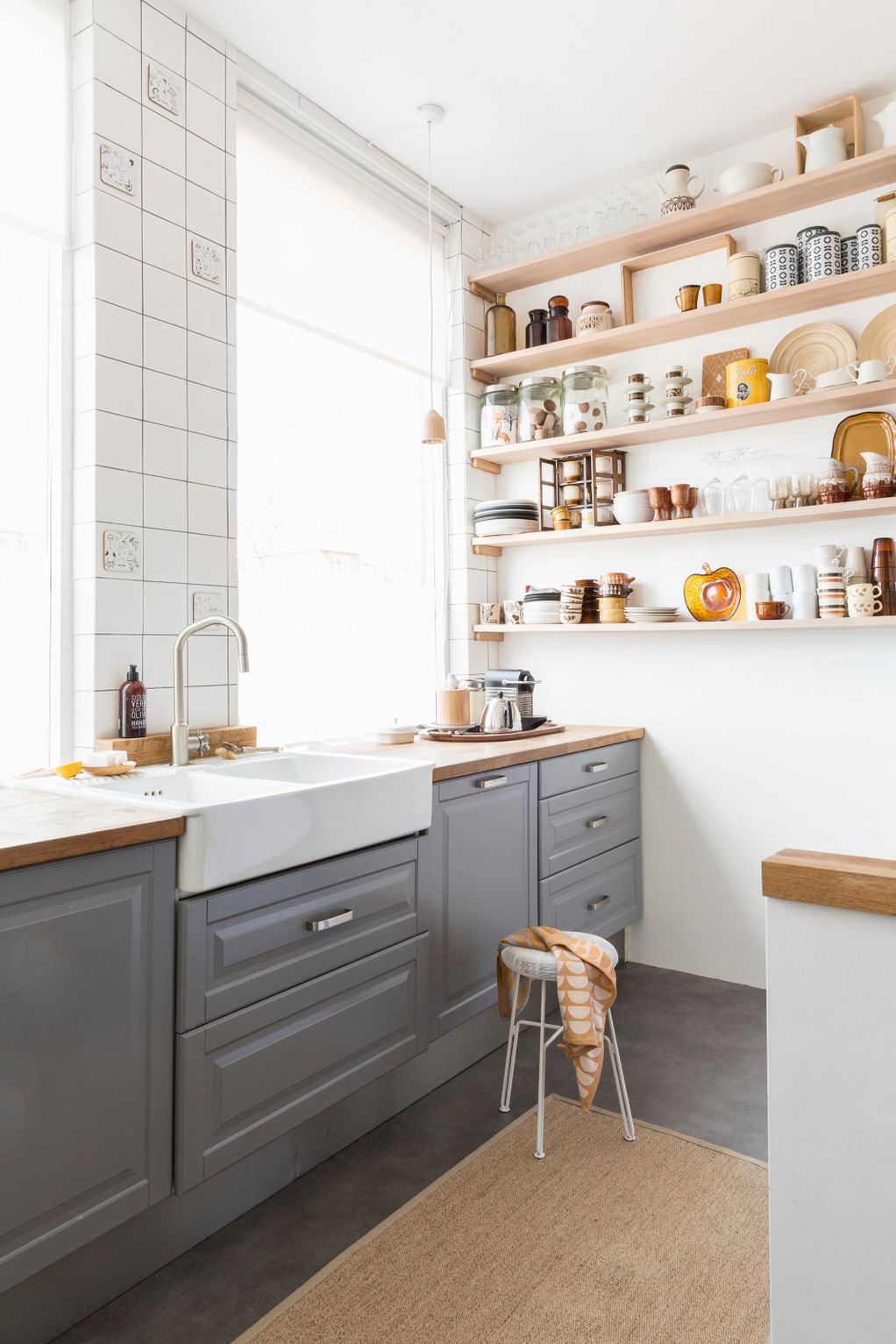 10 идеи како максимално да го искористите просторот и да ја зголемите малата кујна