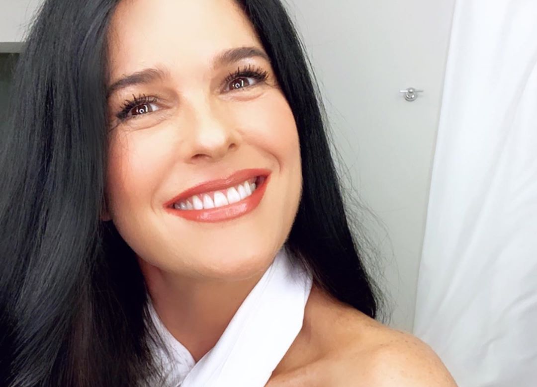 6 совети за шминкање со кои вашите забите ќе изгледаат блескаво бели