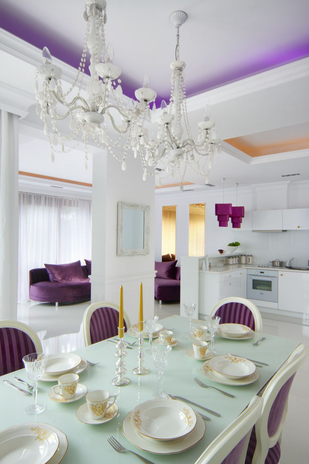 Прекрасно уреден стан во кој ќе се вљубат љубителите на виолетовата боја