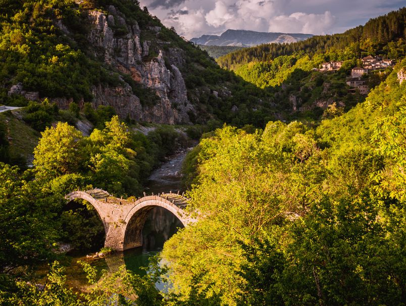 Еден од најубавите мостови што туристите обожаваат да го фотографираат