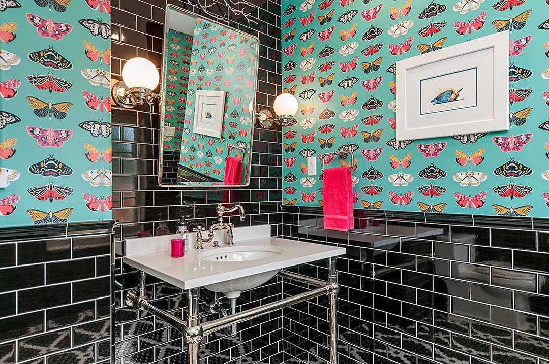 Шарени бањи во кои сигурно ќе сакате да се опуштите и да си потпевнувате под туш