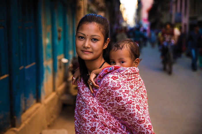 Мајчинството во различни земји претставено преку фотографии