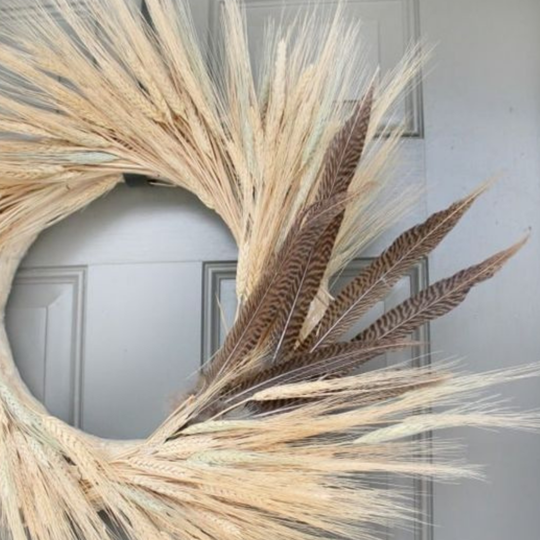 Топло и разиграно: Есенски украси со класови пченица