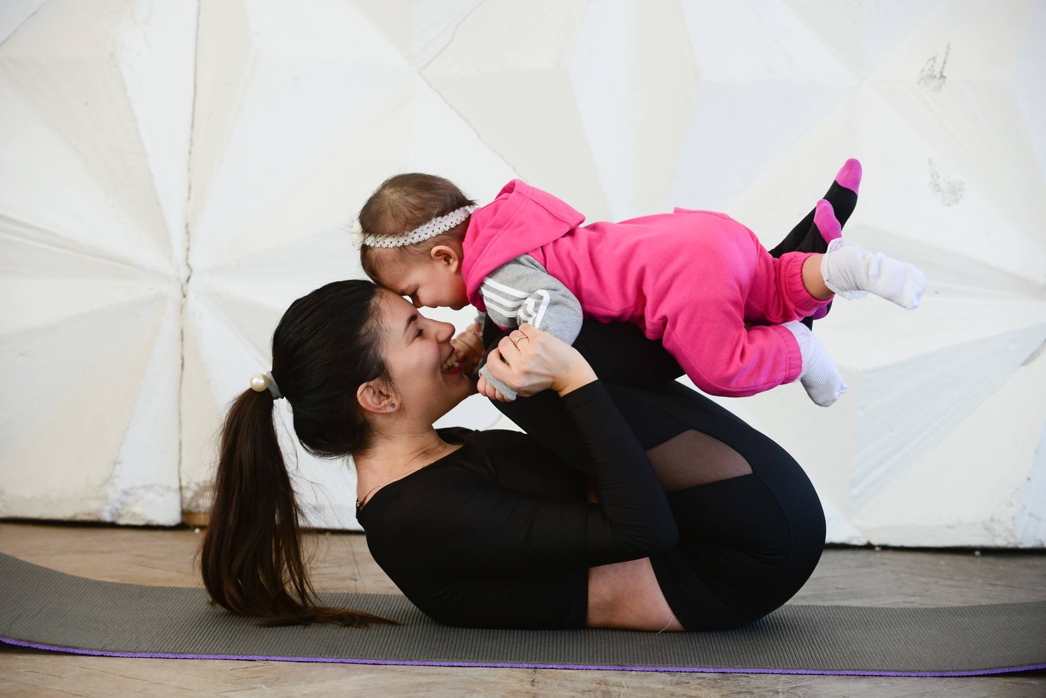 Интервју со @mojafitnessmama: Прочитајте повеќе за фитнес програмите за мајки и животот во Киев на Мери Амбросова