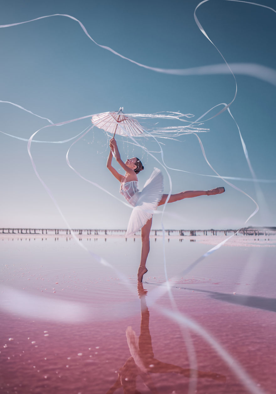 Магични фотографии од девојки кои танцуваат на прекрасни места низ целиот свет 