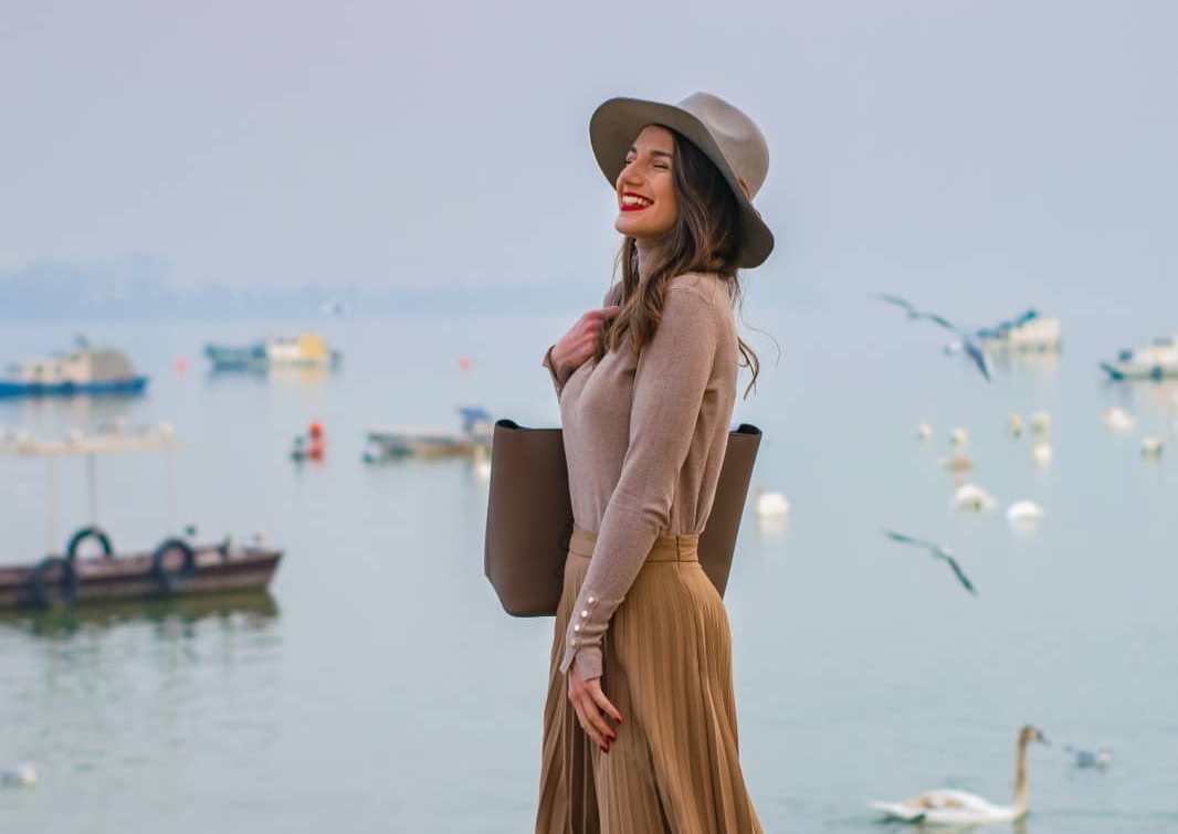 Задолжително парче облека за оваа есен: Здолниште што се вклопува во сечиј стил