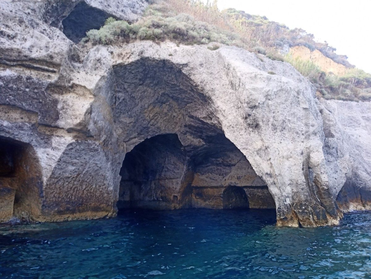 Направени пред две илјади години: Прекрасни пештери во кои влегувањето е забрането