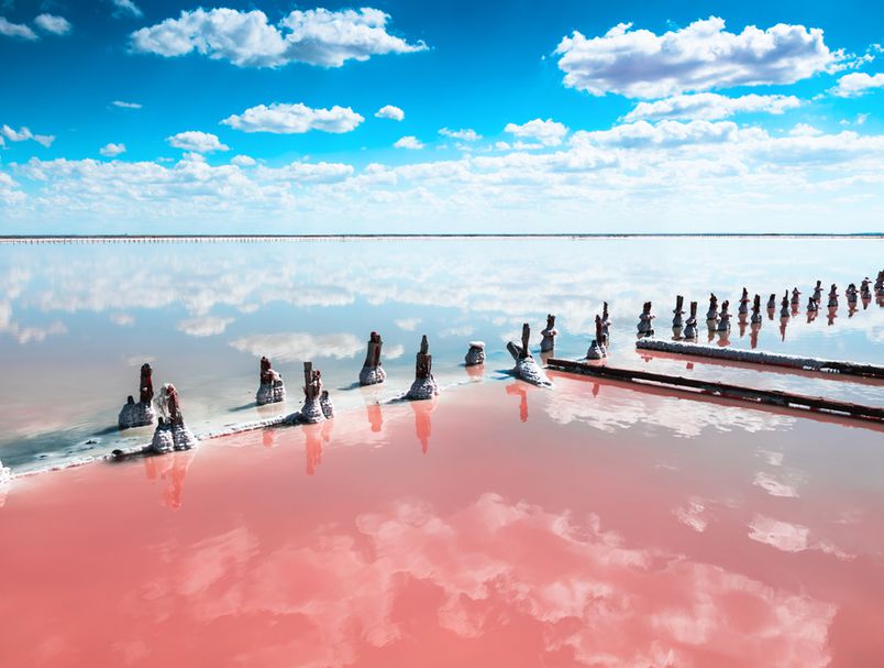Прекрасно езеро со необична боја каде што и вие ќе сакате да си направите неколку фотки