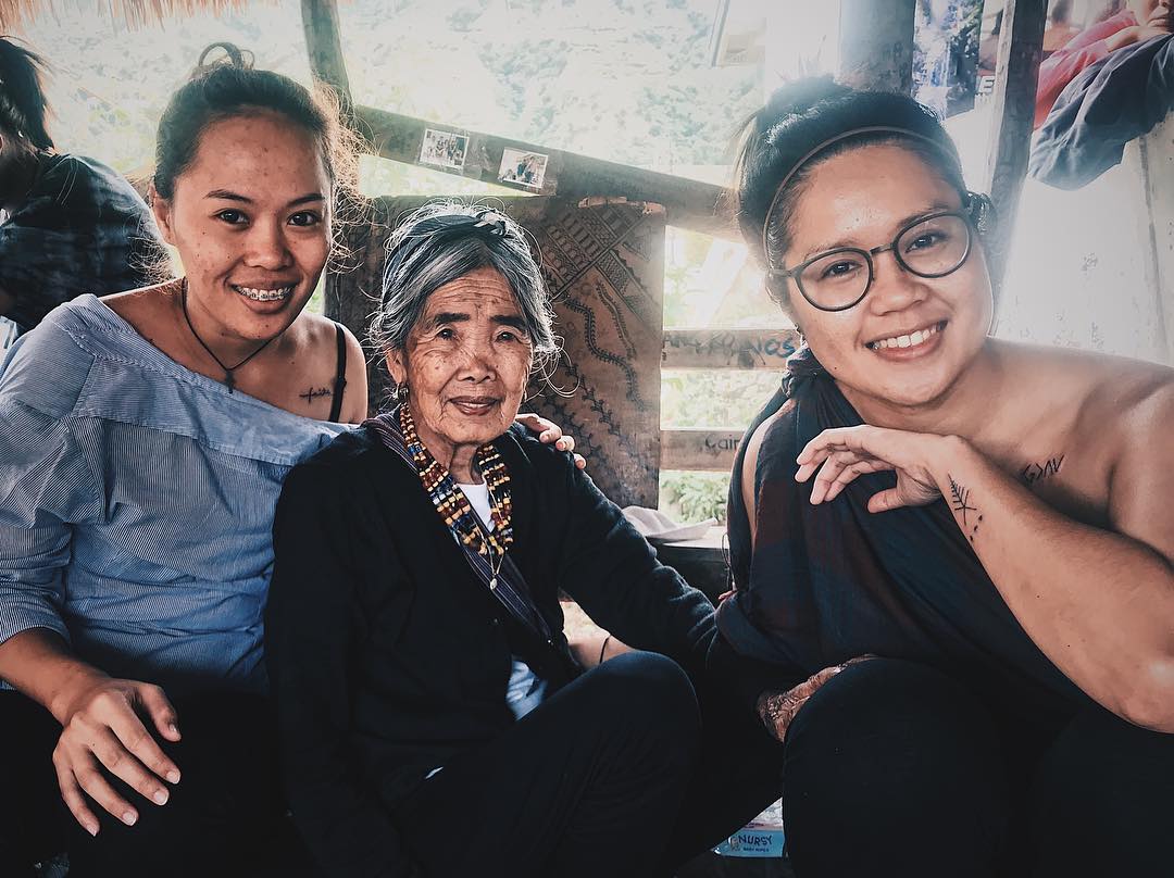 Запознајте ја најстарата уметничка за тетоважи која има 103 години