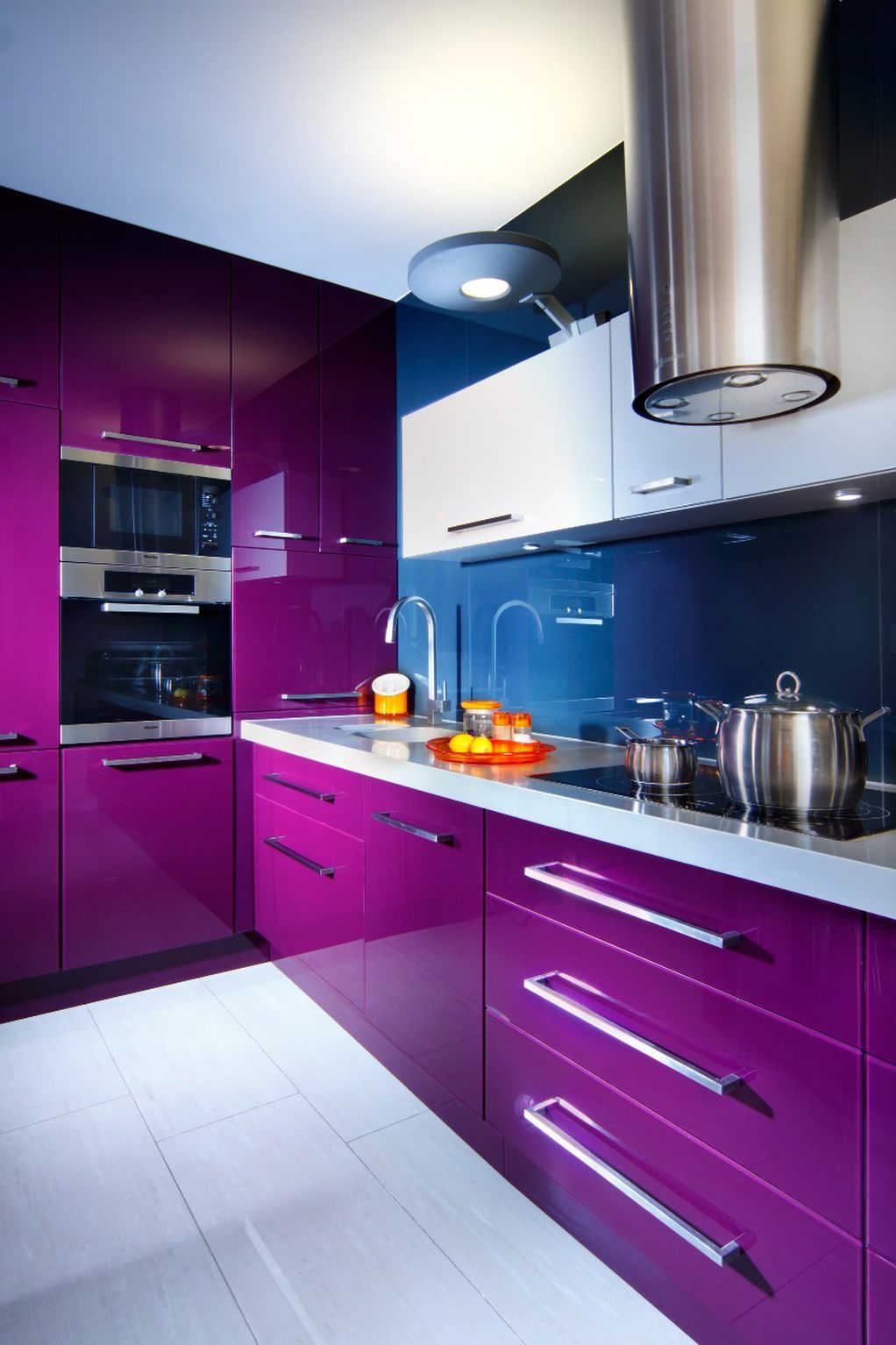 15 примери како да ја вклопите виолетовата боја во вашиот животен простор