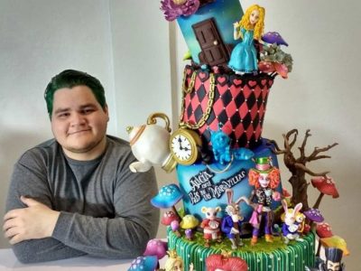 Момче од Мексико прави торти со фондан, а инспирација му се суперхероите и цртаните ликови