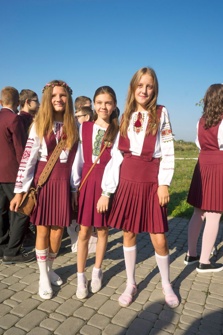 Како изгледаат училишните униформи низ светот?