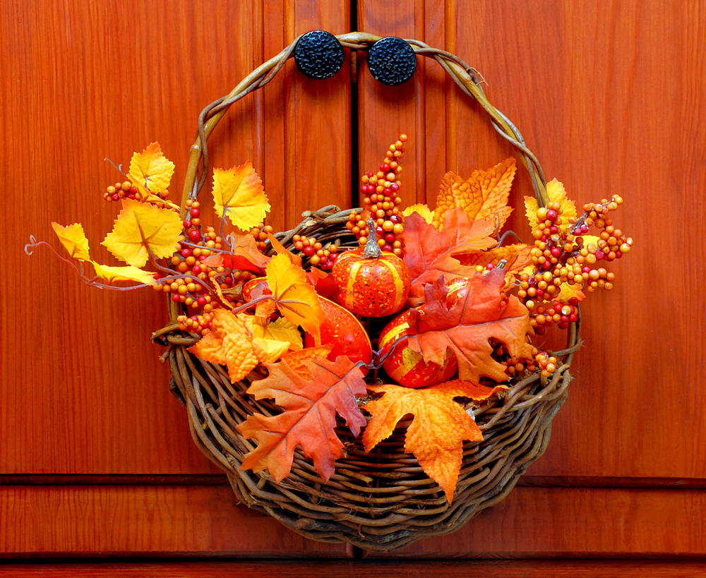 Најубава декорација на екстериерот: Како да ги искористите лисјата, цвеќињата и есенските плодови?