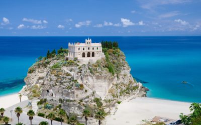 Импресивна црква на Италијанскиот брег на боговите што крие голема тајна